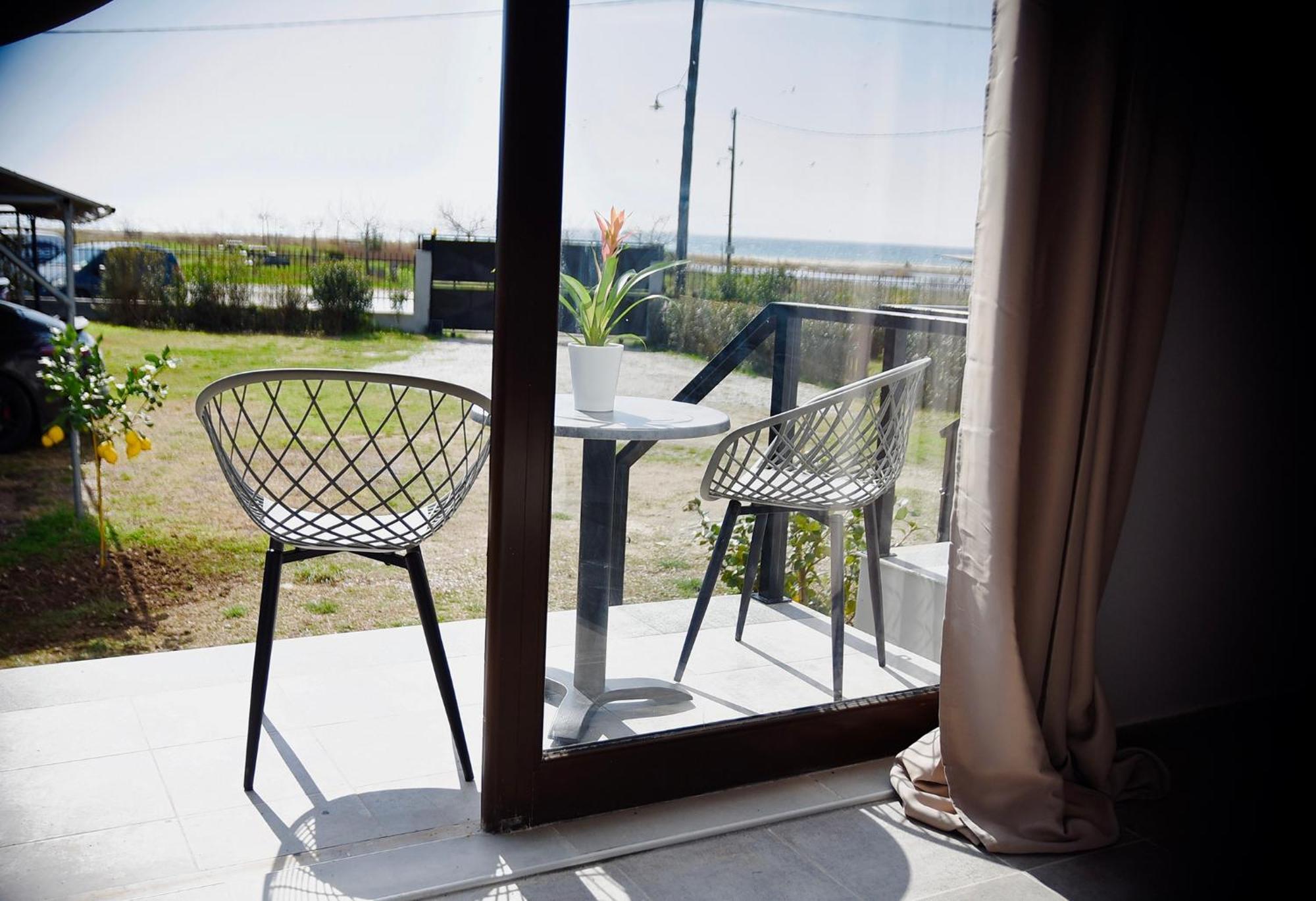 Room Nine 9 Beachfront Apartments Nea Kallikrateia Exterior foto