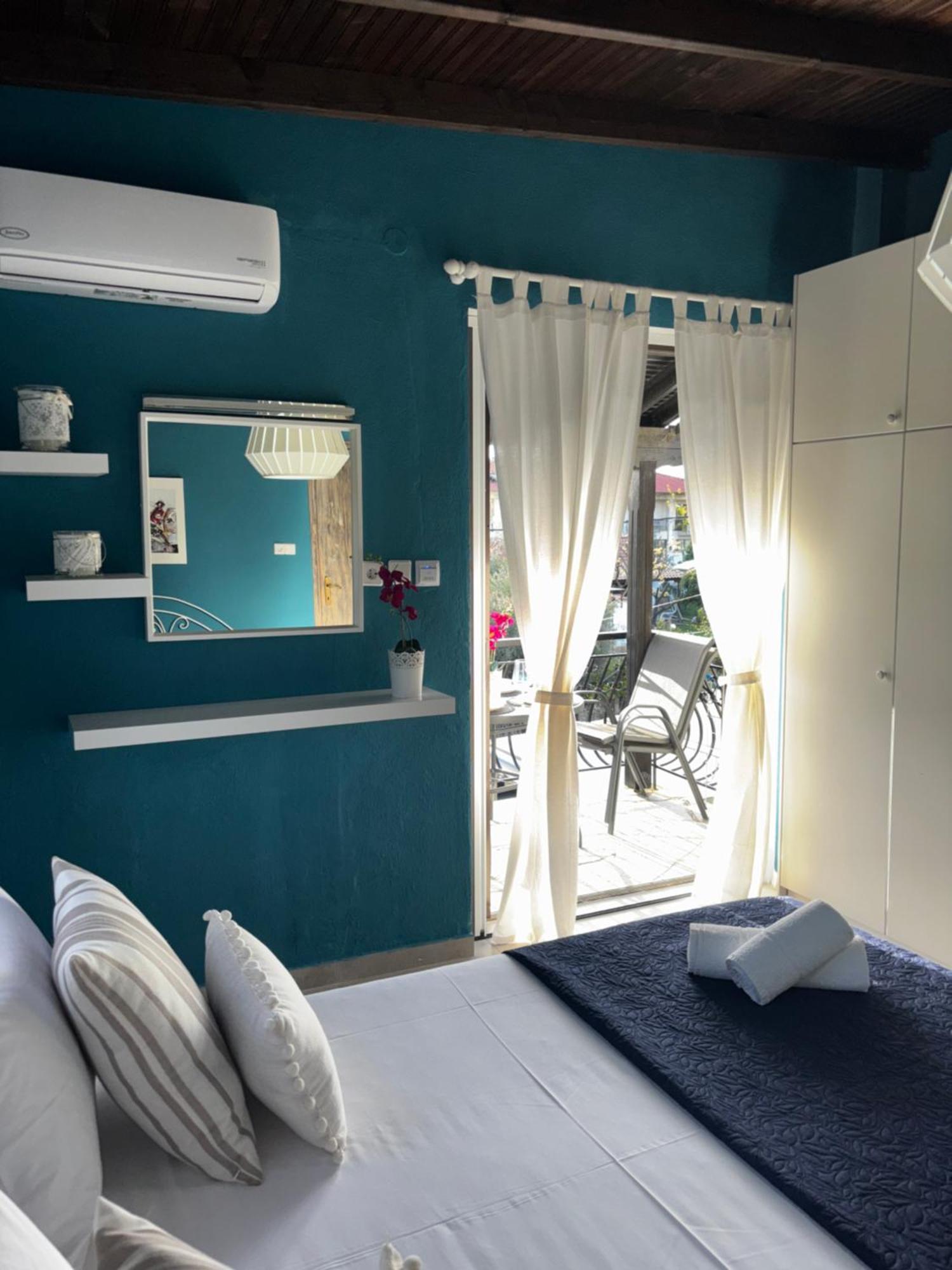 Room Nine 9 Beachfront Apartments Nea Kallikrateia Exterior foto